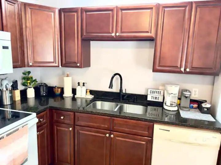 Cozy 2 Bedroom Townhouse Near Lake And Restaurants Гантерсвилл Экстерьер фото